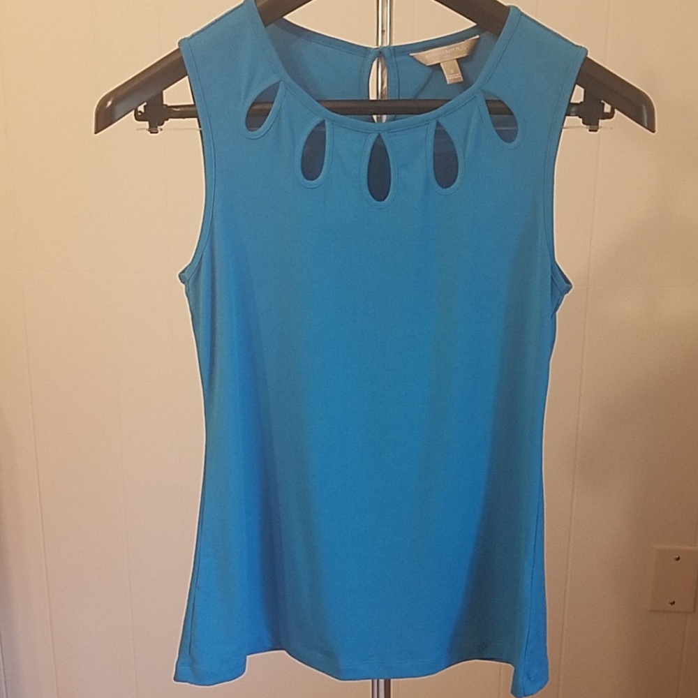 ❣️Banana Republic keyhole neckline sleeveless top ❣️